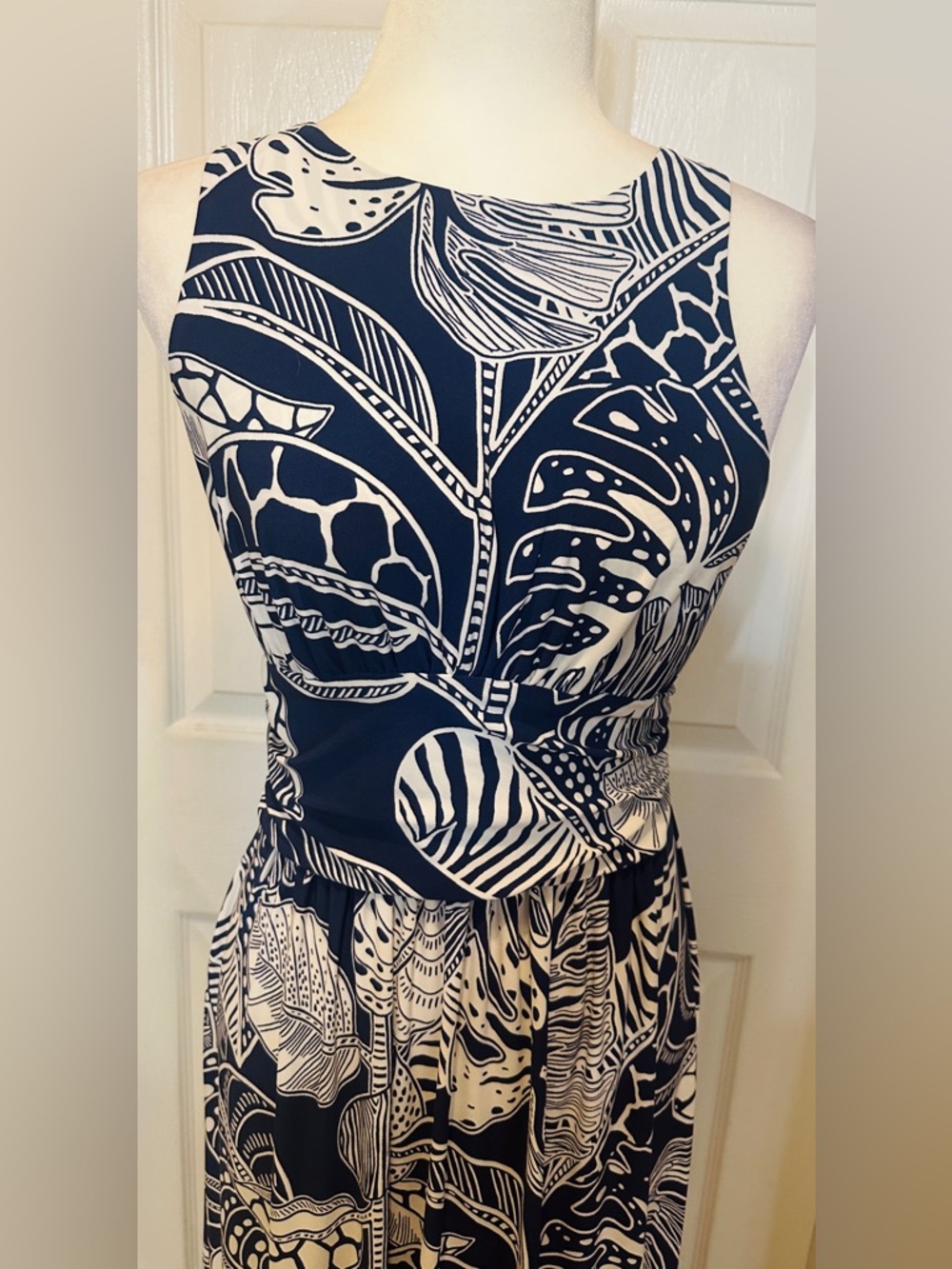 Tori Richard  Dress  Halter Blue White Tropical Twist Back Size Medium - Picture 4 of 10